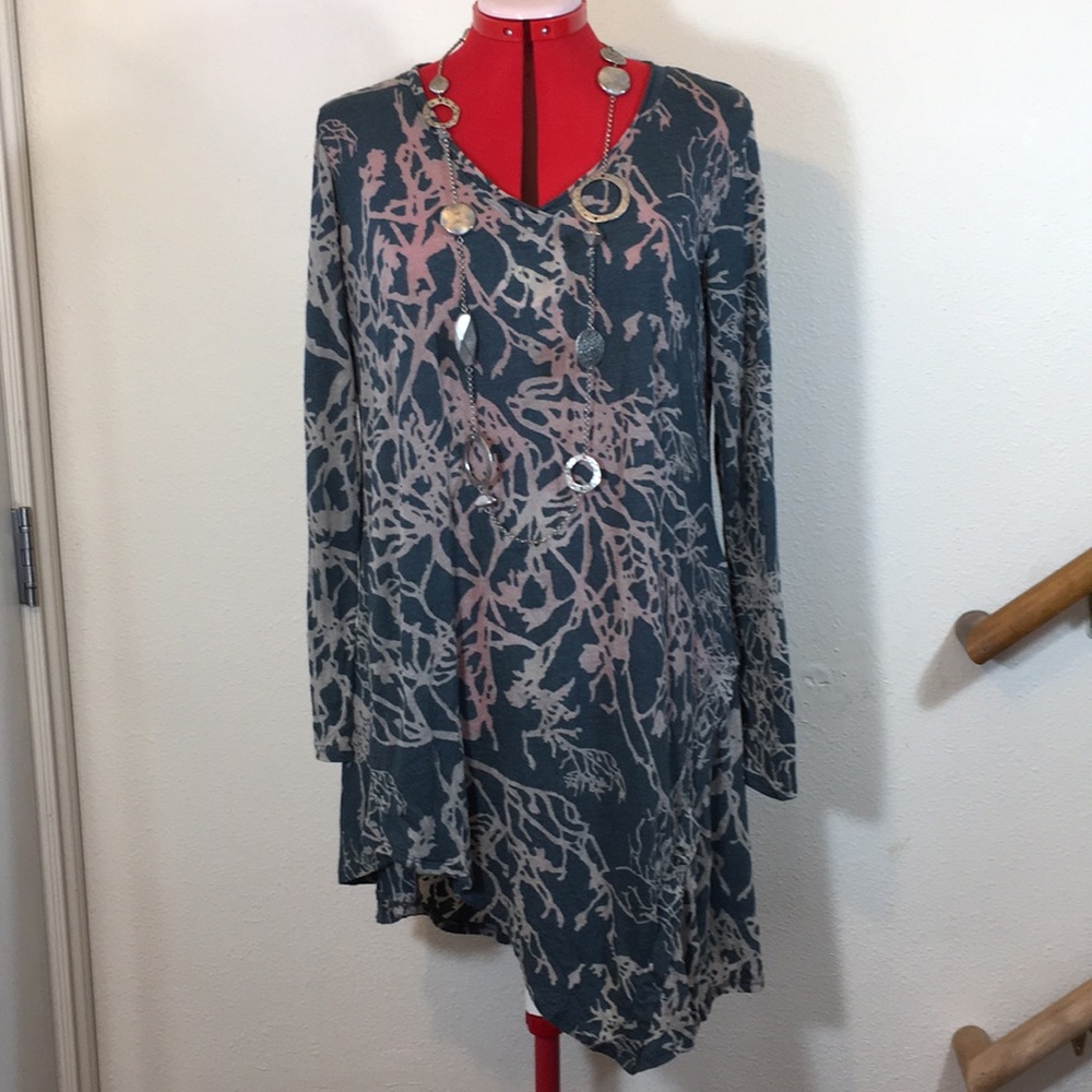 Chalet Burnout Tunic w/Asymmetrical Hem, Sz M